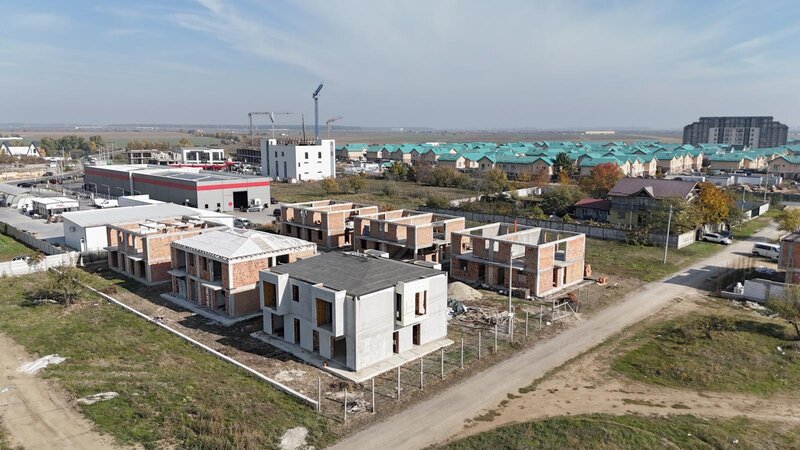 Tunari  Complex Teilor 77 Vanzare vila individuala  0% comision